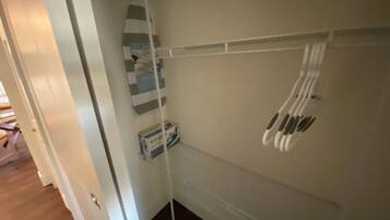Apartment, 1 Bedroom, Patio, Garden View | Laundry