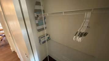 Apartment, 1 Bedroom, Patio, Garden View | Laundry