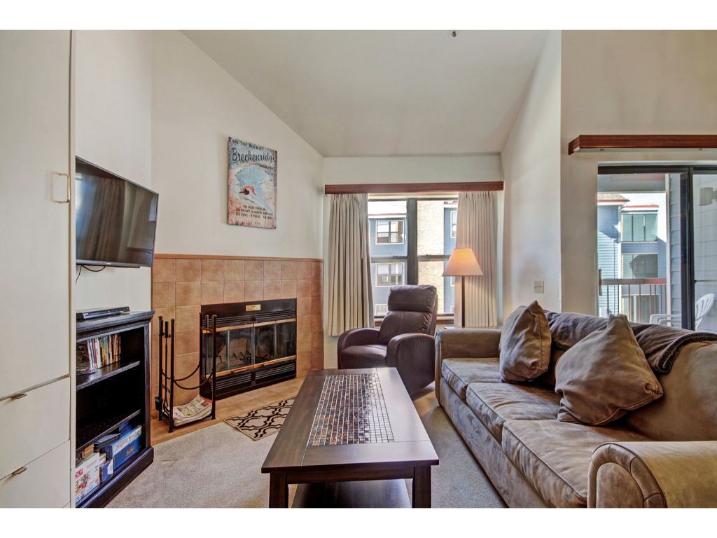 Charming Studio Loft | River Mountain Lodge