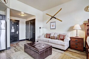 TV, DVD-spiller og kontorer