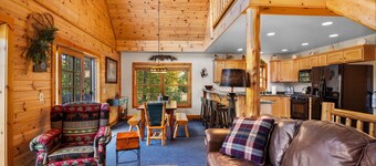 Ski & Golf Spacious Log Cabin in Otsego Resort