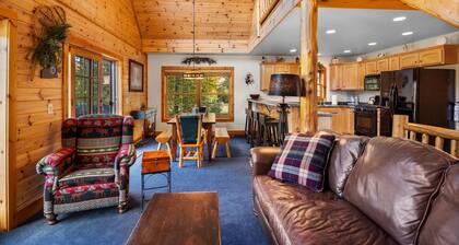 Ski & Golf Spacious Log Cabin in Otsego Resort