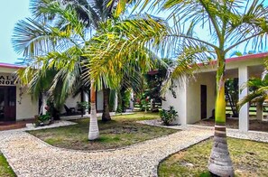 المنطقة المحيطة بالمنشأة