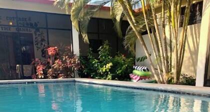 Entire House, Privacy, Pool, Canal, Ocean Views, Kitchen, AC's, Dock, Sleeps 9