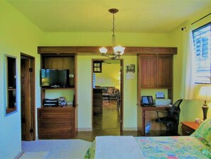 3 bedrooms, in-room safe, desk, iron/ironing board