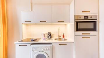Micro-ondes, four, plaque de cuisson