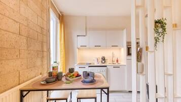 Micro-ondes, four, plaque de cuisson