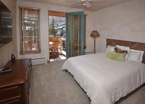 4 bedrooms, iron/ironing board, travel cot, free WiFi