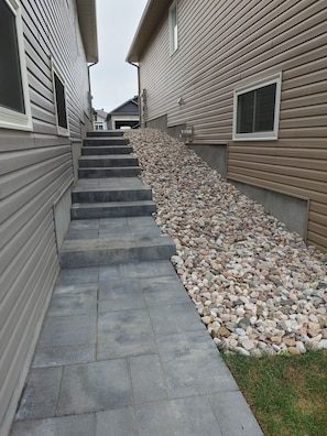 Property grounds - 1Bed 1Bath Apartment Quiet, close to park, beach, biking and walking trails (Arnprior)