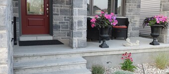 1Bed 1Bath Apartment Quiet, close to park, beach, biking and walking trails