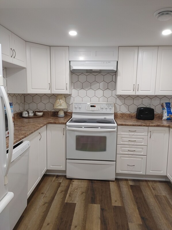 Refrigerador, microondas, horno, placa de cocina