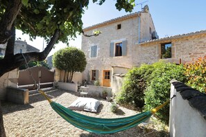 Property grounds - La Maison au Soleil occitan (ST LAURENT DES ARBRES)