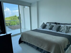 1 Schlafzimmer, Schreibtisch, Bügeleisen/Bügelbrett, Reisekinderbett