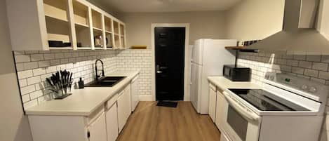 Room, 1 Bedroom, City View | Interior