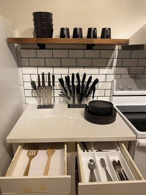 Room, 1 Bedroom, City View | Private kitchen