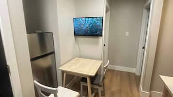 Apartment, 2 Bedrooms, Patio, Garden View | Interior