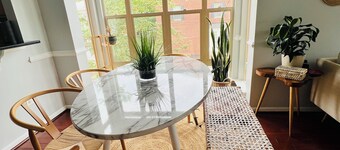 Beautiful 2-bedroom townhome in innerharbor Baltimore with parking.