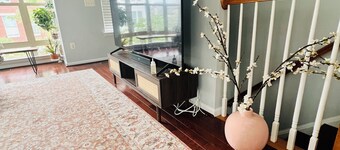 Beautiful 2-bedroom townhome in innerharbor Baltimore with parking.