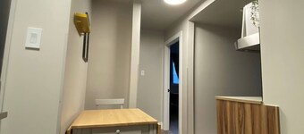 แบรนด์ นิว โมเดิร์น แฟลต 2br1ba ไวท์ แอนด์ ยู