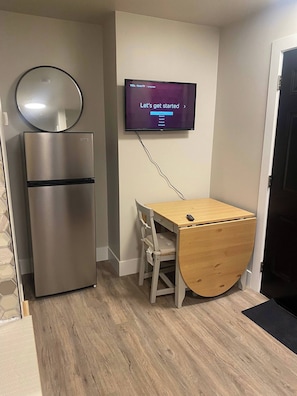 Room, 2 Bedrooms | Interior - Brand New Modern Flat 2br1ba Whyte And U (Edmonton)