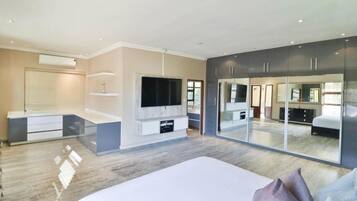 6 bedrooms, iron/ironing board, WiFi, bed sheets