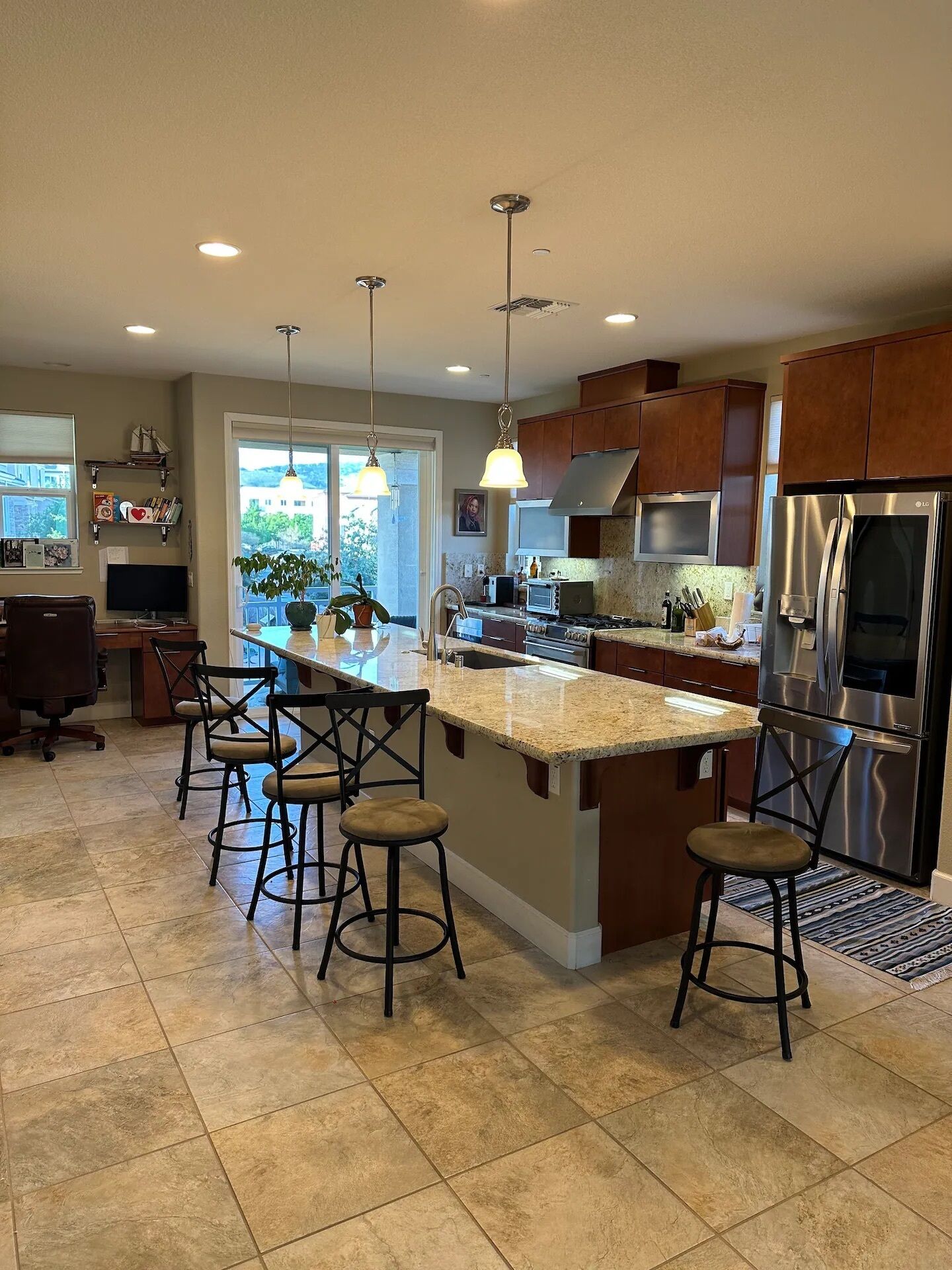 Spacious 4-bedroom townhome with AC/pool/fitness room in charming San Jose