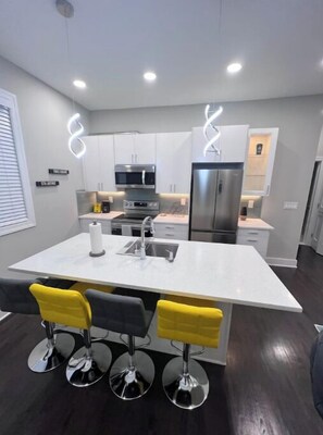Private kitchen - Chic, quiet and comfy apartment. (Livingston)