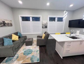Living area - Chic, quiet and comfy apartment. (Livingston)