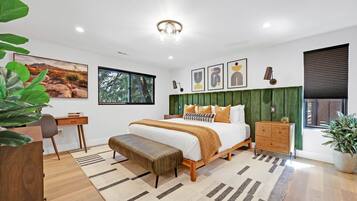 3 bedrooms, desk, iron/ironing board, WiFi