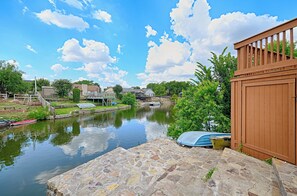 Property grounds - Spacious 4-bedroom house in peaceful Irving with WiFi, AC, Keyak fun (Irving)