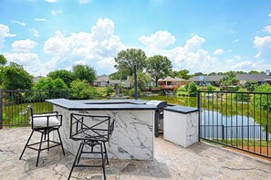 Property grounds - Spacious 4-bedroom house in peaceful Irving with WiFi, AC, Keyak fun (Irving)