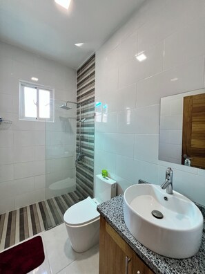 淋浴设施、毛巾