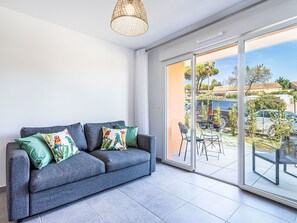 TV - Eden Golfe by Interhome (Cogolin)