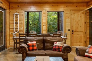 Een smart-tv en een open haard