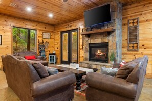 Interior - Pool Table, Play-Set, Hot Tub, Pets, Apache Trail Lodge (Broken Bow)