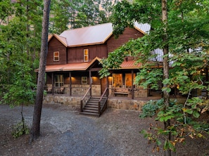 Exterior - Pool Table, Play-Set, Hot Tub, Pets, Apache Trail Lodge (Broken Bow)