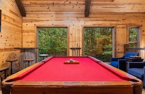 Games room - Pool Table, Play-Set, Hot Tub, Pets, Apache Trail Lodge (Broken Bow)