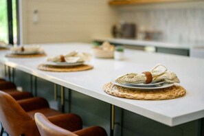 Dining - X Box, Fire Pit, Hot Tub, Pets, Twilight Whisper (Broken Bow)