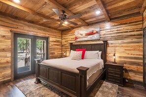 5 bedrooms, free WiFi, bed sheets