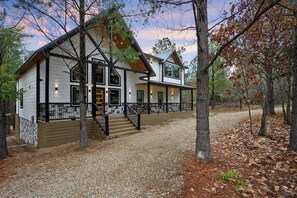 Exterior - Hot Tub, Air Hockey Table, Arcade, Fire Pit, Pets, Hit Refresh (Broken Bow)