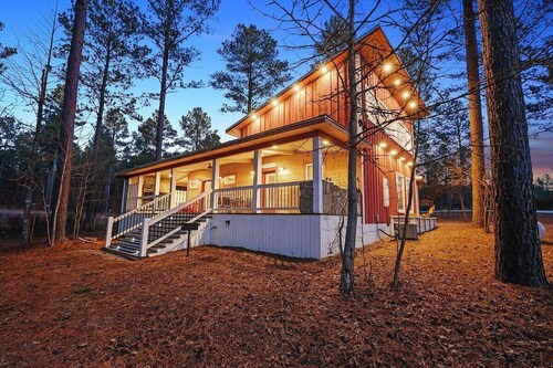 Hot Tub, Soaking Tub, Fire Pit, Pets, Fancy Farmhouse