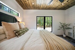 3 bedrooms, free WiFi, bed sheets - Air Hockey, Tons of Games, Pets, Between 2 Pines (Broken Bow)