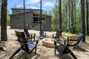 Property grounds - Air Hockey, Tons of Games, Pets, Between 2 Pines (Broken Bow)