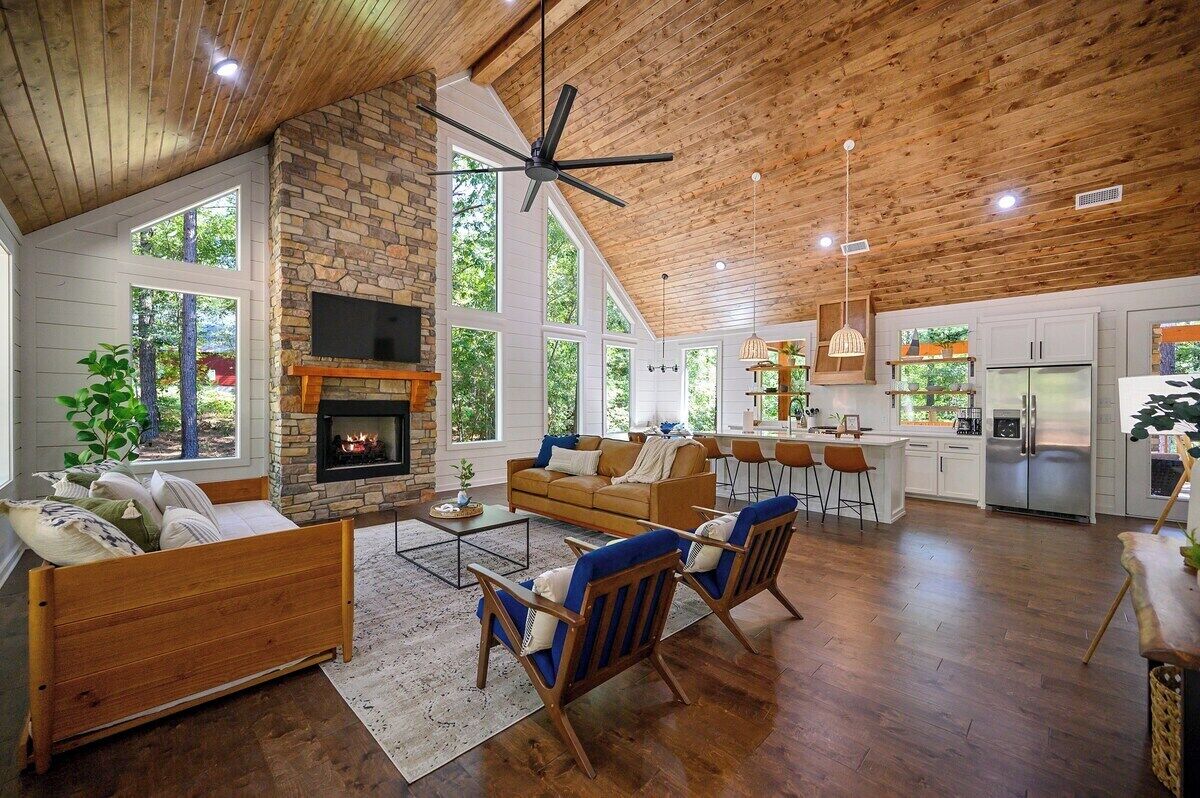 Smart TV, fireplace