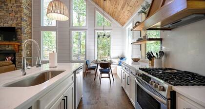 Secluded Romantic, Hot Tub, Desk, Fire Pit, Pets, Seeking Solitude