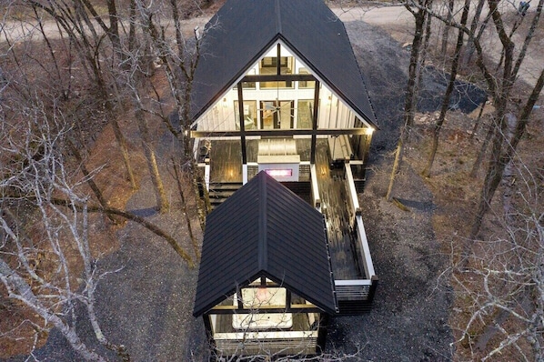 Exterior - Romantic Couples Retreat, Hot Tub, Pets, Vacana A Little Toasty (Broken Bow)
