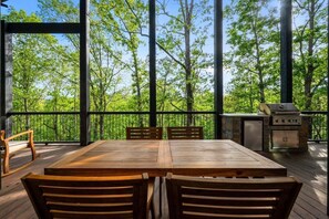 Outdoor dining - 2 Hot Tubs, Arcade, Pool Table, Other Games, Pets, Angel's Landing (Broken Bow)