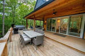Outdoor dining - 2 Slides Off Deck, Foosball, Hot Tub, Pets, Let It Slide (Broken Bow)