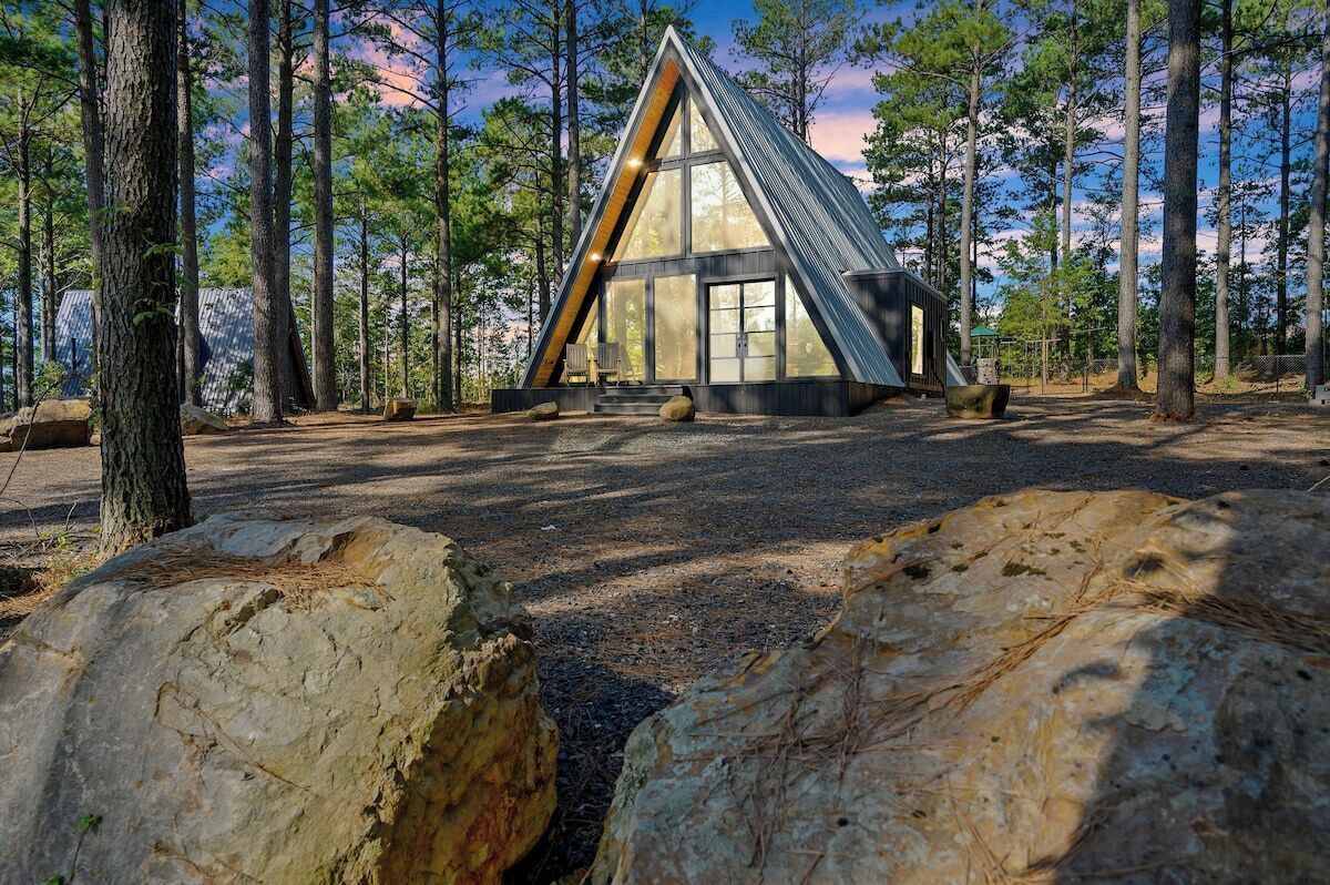 Fenced-In Yard, Hot Tub, Playset, Pet-Friendly