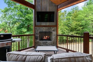 Property grounds - Soaking Tub in Bedroom, Secluded, Hot Tub, Pets, Lets Get Cozy (Broken Bow)